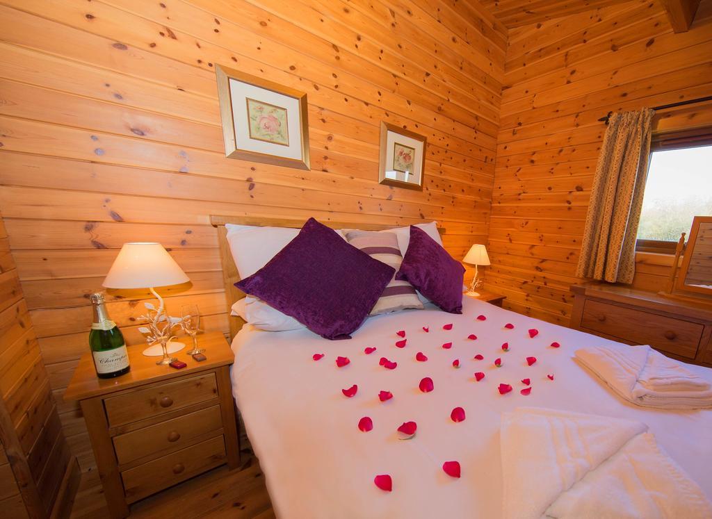 Wall Eden Farm - Luxury Log Cabins And Glamping Highbridge Extérieur photo